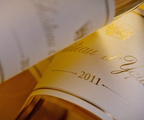 Bouteille de vin blanc liquoreux du Château d'Yquem Sauternes 2011 au restaurant la table de 3 à Bordeaux